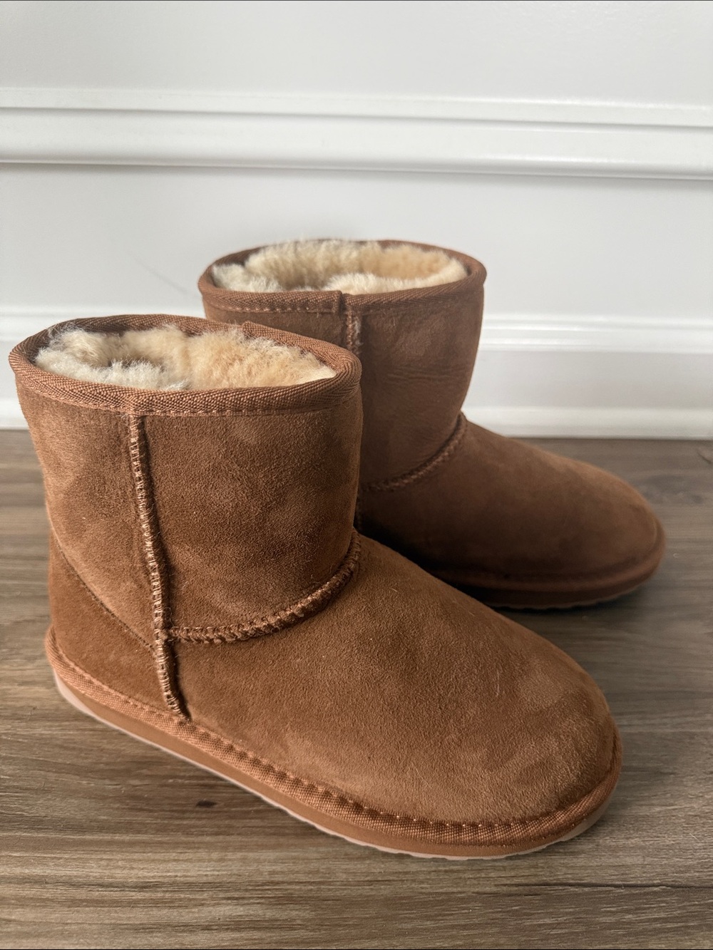 EMU Australia Stinger Mini W10003 Boots Womens 6 Chestnut Sheepskin Suede Fur